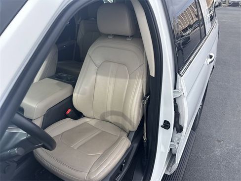 Used 2024 Ford Expedition Limited image 12