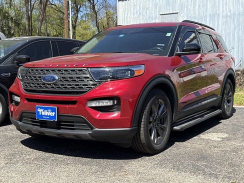 Used 2022 Ford Explorer XLT w/ Equipment Group 202A image 3