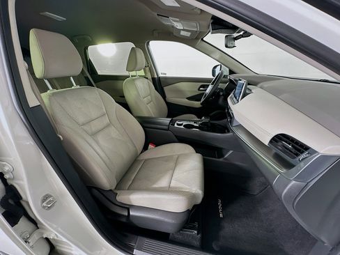 Used 2025 Nissan Rogue SV image 30