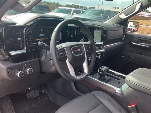 Certified 2026 GMC Sierra 1500 SLT image 32