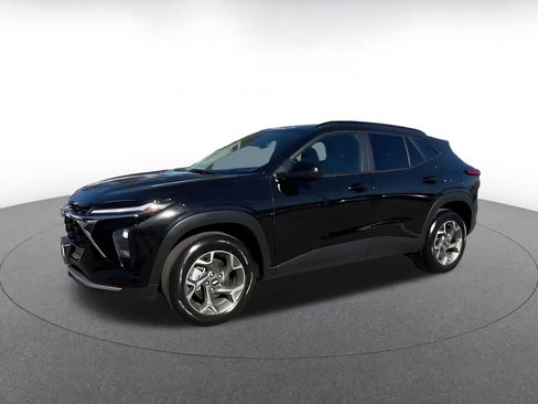 Used 2025 Chevrolet Trax LT image 8