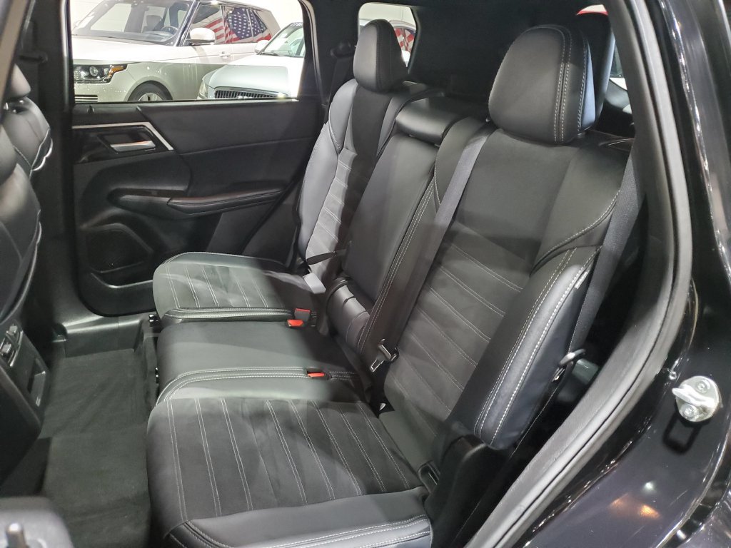 Used 2024 Mitsubishi Outlander SE Black Edition FWD image 26