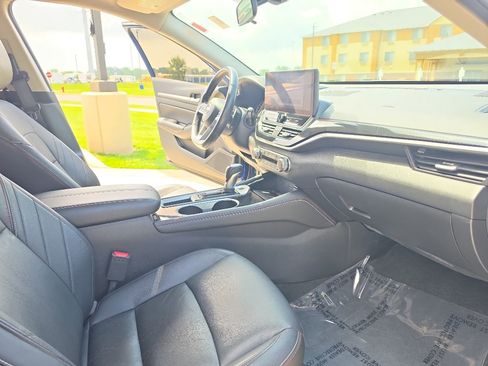 Used 2024 Nissan Altima 2.5 SR w/ SR Premium Package FWD image 11