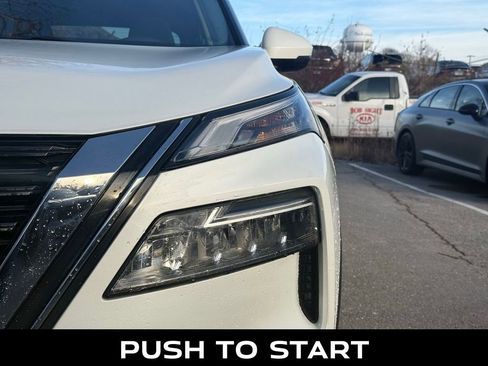 Used 2023 Nissan Rogue SV image 4