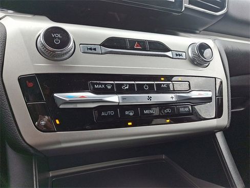 Certified 2022 Ford Explorer XLT w/ Equipment Group 202A image 16