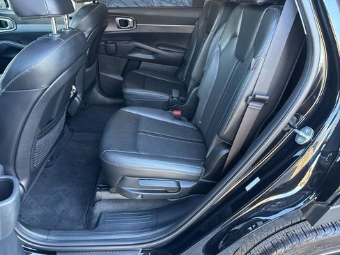 Used 2025 Kia Sorento EX w/ Panoramic Sunroof Package image 23