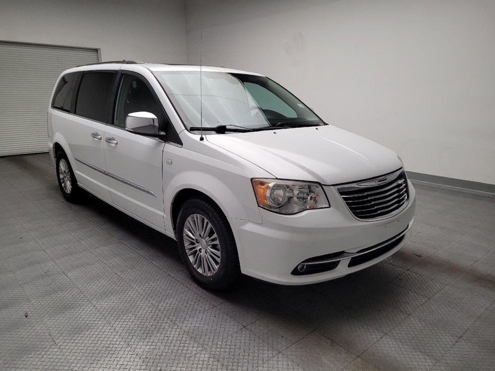 Used 2014 Chrysler Town & Country Touring-L FWD image 13