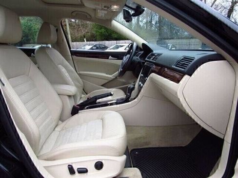 Used 2013 Volkswagen Passat 2.5 SEL Premium image 5