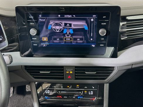 Used 2025 Volkswagen Jetta SE image 23