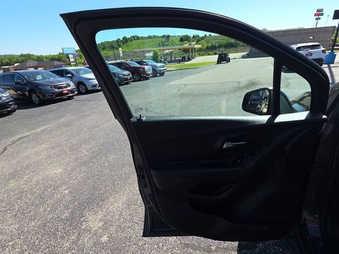 Used 2020 Chevrolet Trax LS w/ Tint and Cruise Package FWD image 12