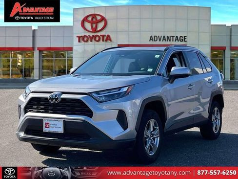 Used 2022 Toyota RAV4 XLE w/ Convenience Package AWD/4WD image 4