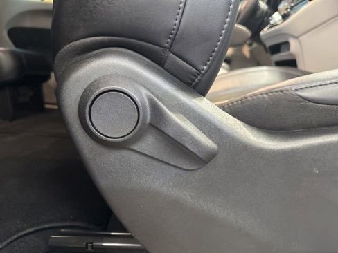 Used 2024 Chrysler Pacifica Touring-L image 52