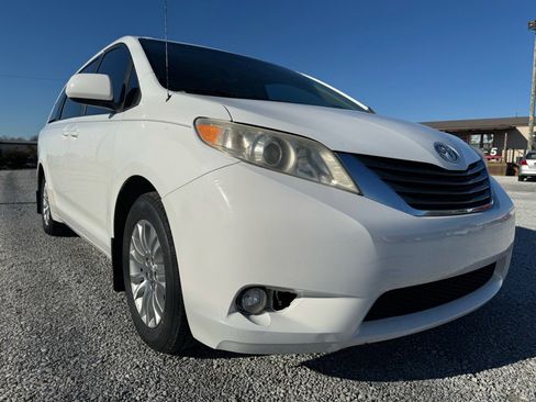 Used 2011 Toyota Sienna XLE image 7