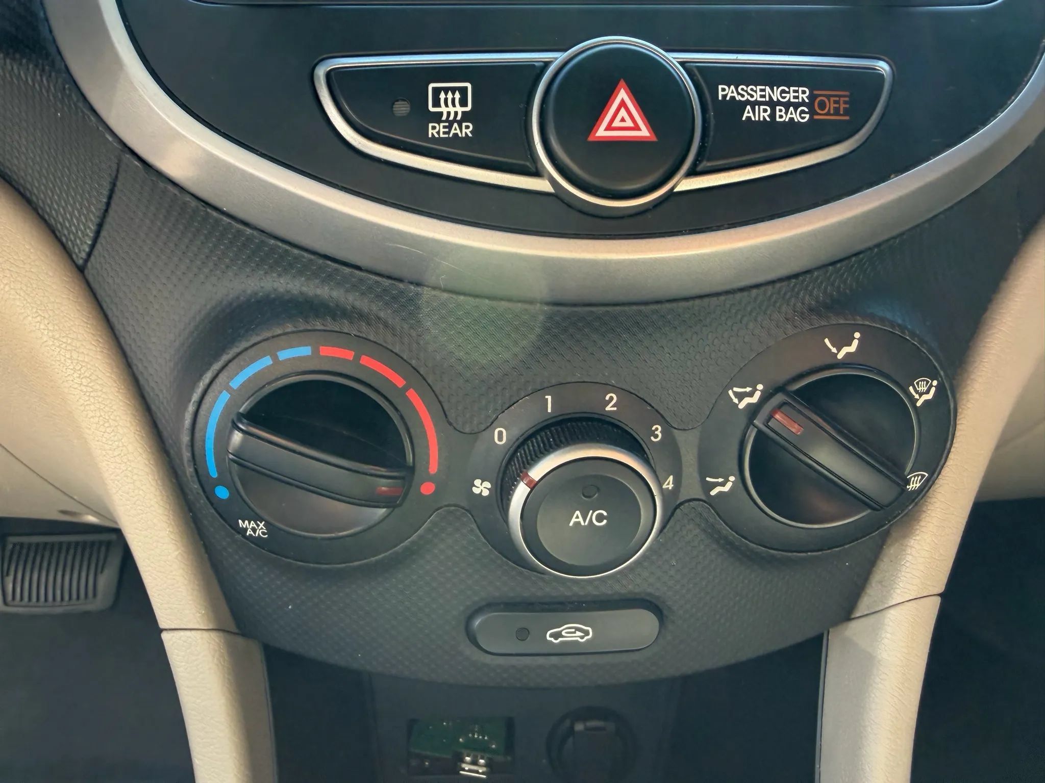 Used 2016 Hyundai Accent SE FWD image 42