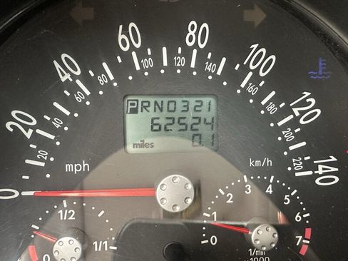 Used 2004 Volkswagen Beetle GLS FWD image 13