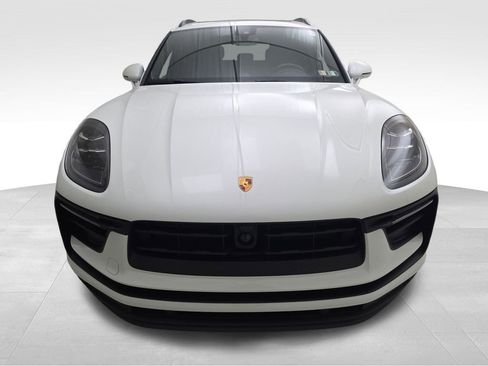 Used 2024 Porsche Macan image 3