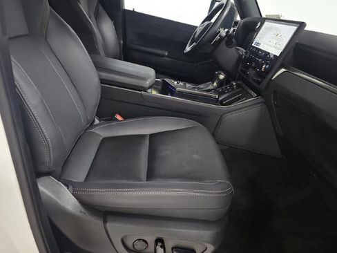 Used 2024 Lexus GX 550 AWD/4WD image 11