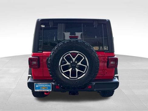 Used 2025 Jeep Wrangler Unlimited Rubicon w/ Convenience Group AWD/4WD image 4