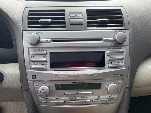 Used 2011 Toyota Camry XLE w/ XLE Extra-Value Pkg #2 image 14