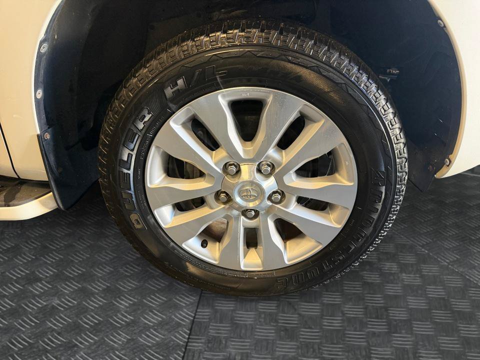 Used 2016 Toyota Sequoia Platinum AWD/4WD image 29