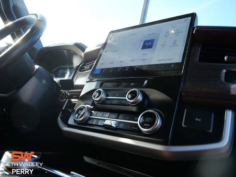 Used 2023 Ford Expedition Max Limited image 16