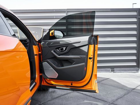 Used 2022 Lamborghini Urus image 21