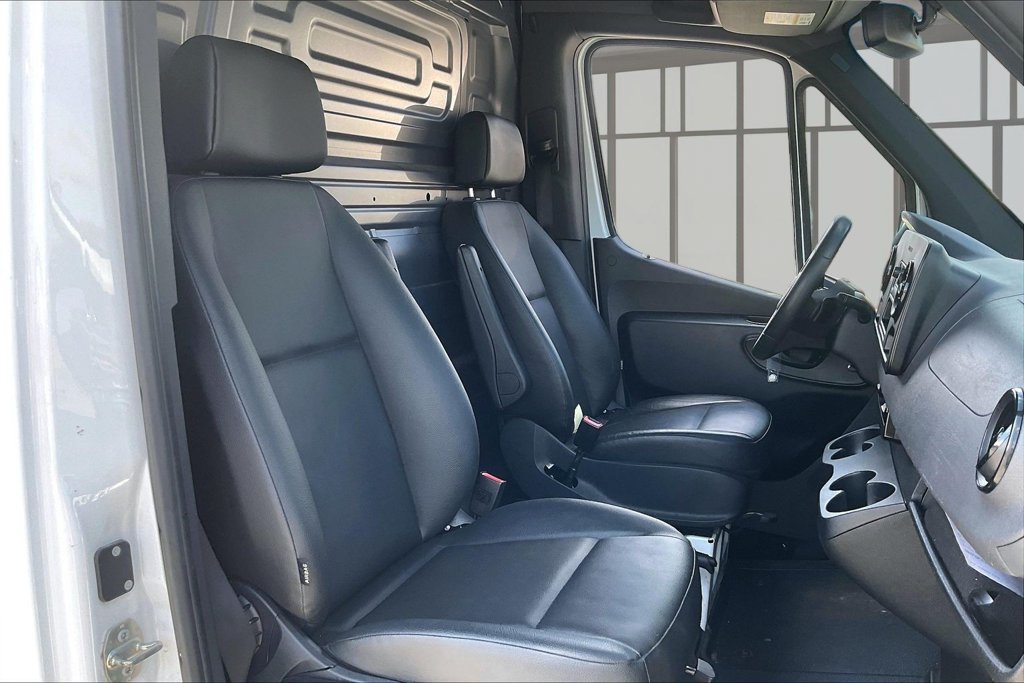 Used 2025 Mercedes-Benz Sprinter 2500 image 25