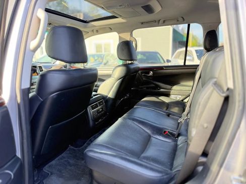 Used 2011 Lexus LX 570 4WD w/ Luxury Pkg image 10