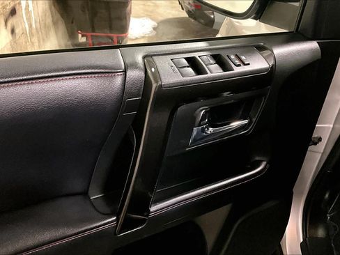 Used 2018 Toyota 4Runner TRD Off-Road Premium AWD/4WD image 36