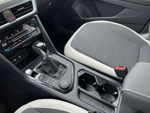 Used 2025 Volkswagen Taos SE image 41