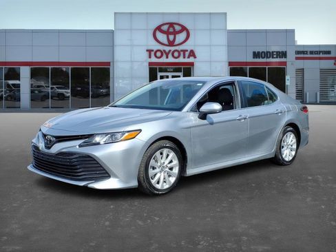 Certified 2020 Toyota Camry LE image 1