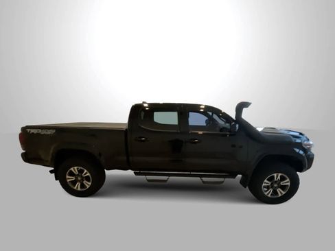 Used 2017 Toyota Tacoma TRD Sport w/ Tow Package AWD/4WD image 9