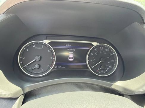 Used 2025 Nissan Sentra SR w/ SR Premium Package FWD image 11