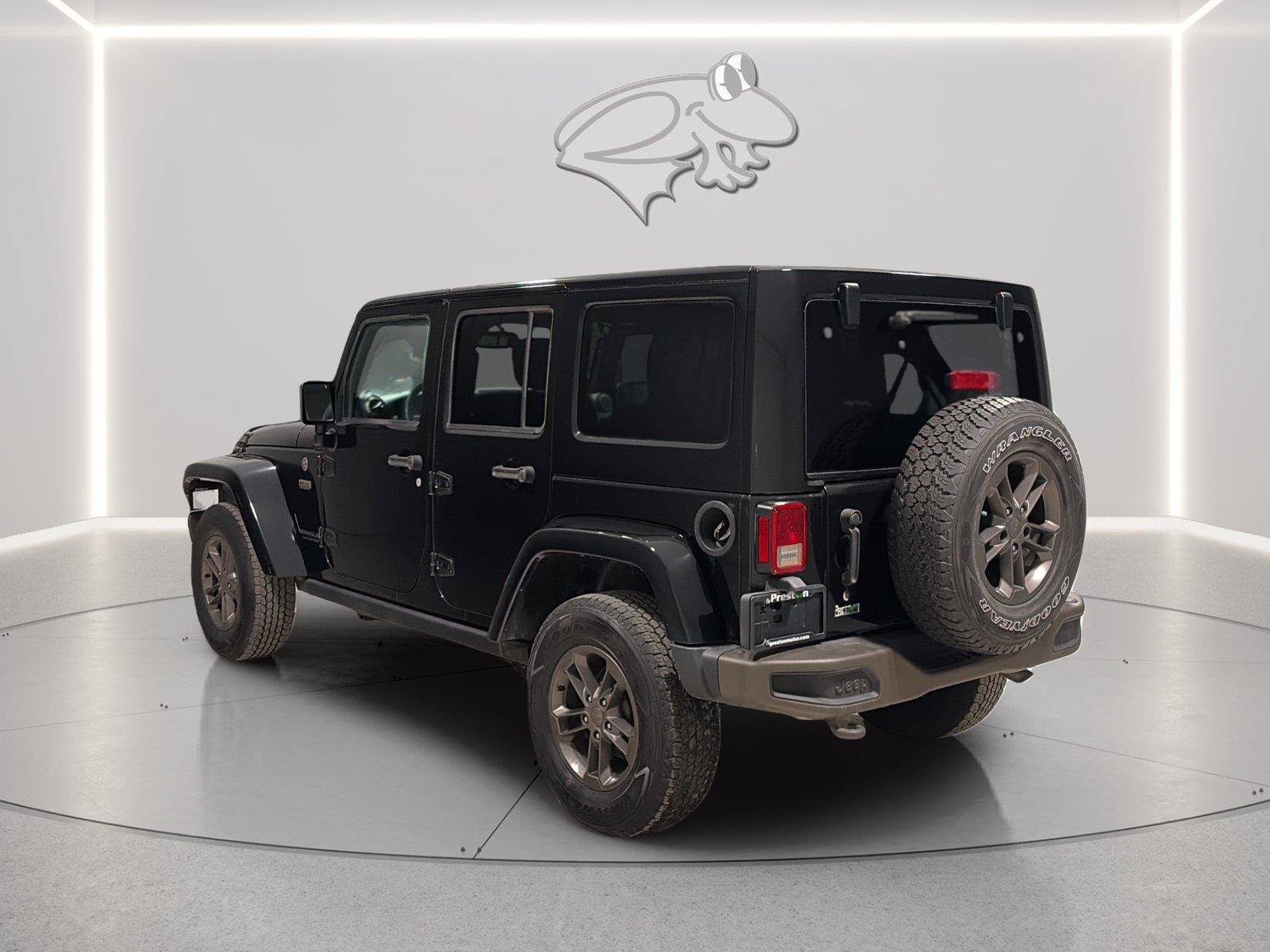 Used 2016 Jeep Wrangler Unlimited Sahara AWD/4WD image 3