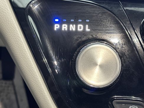 Used 2024 Chrysler Pacifica Touring-L image 36