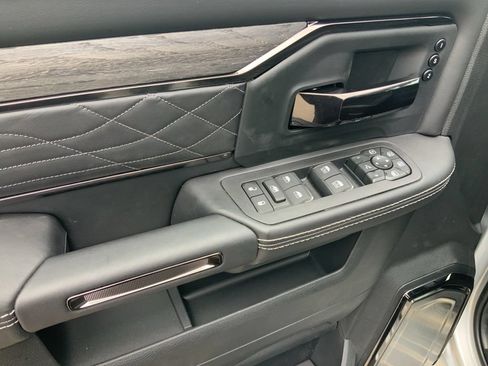 New 2026 RAM 2500 Limited AWD/4WD image 15