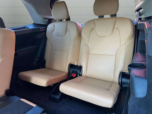 Used 2016 Volvo XC90 T6 Momentum image 9