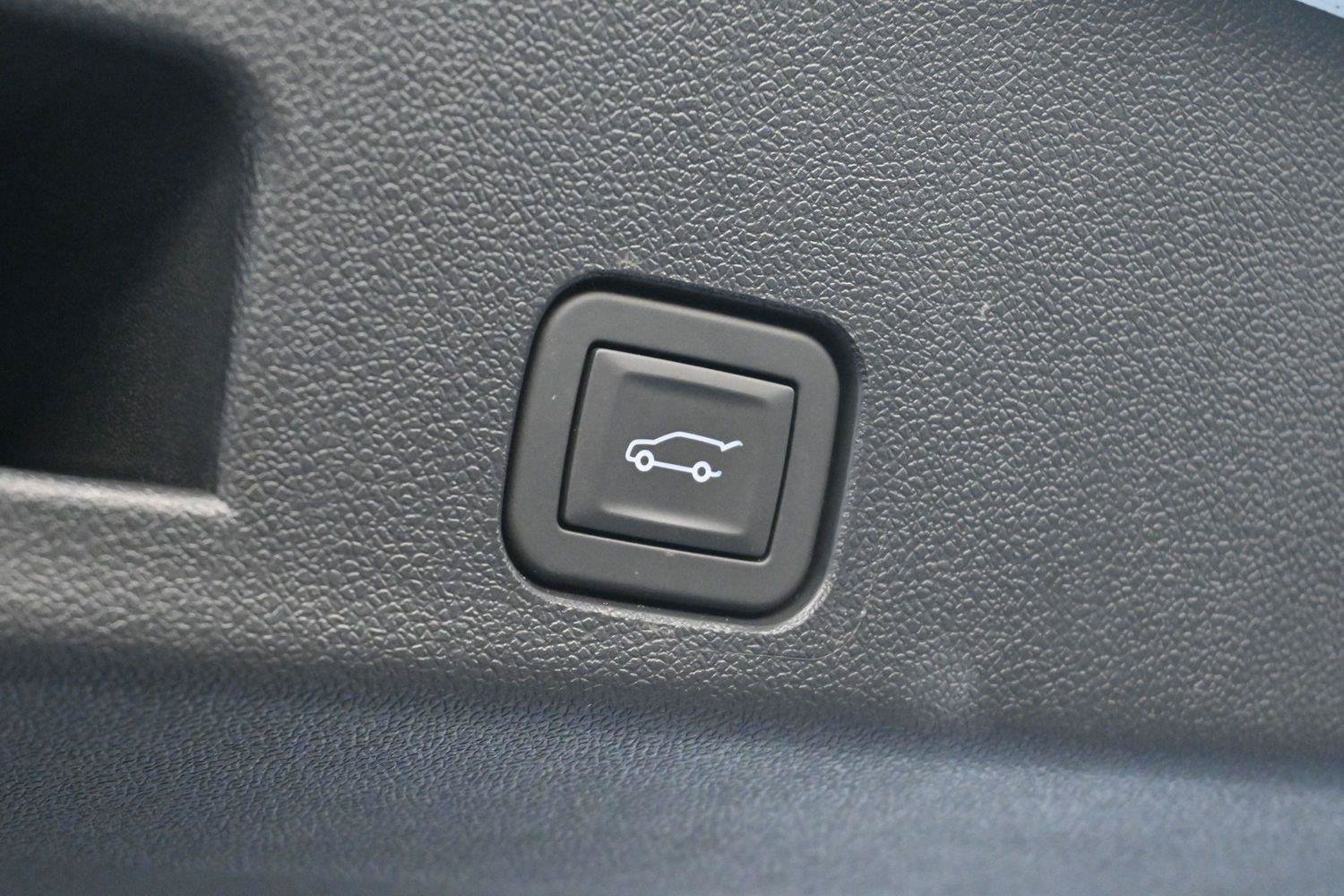Used 2026 Chevrolet Traverse LT w/ Sun and Wheel Package FWD image 10