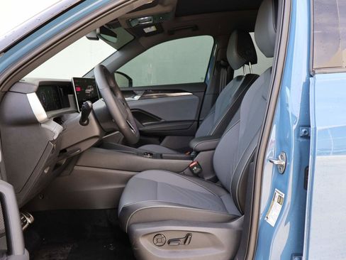 Used 2026 Volkswagen Tiguan SE R-Line image 8