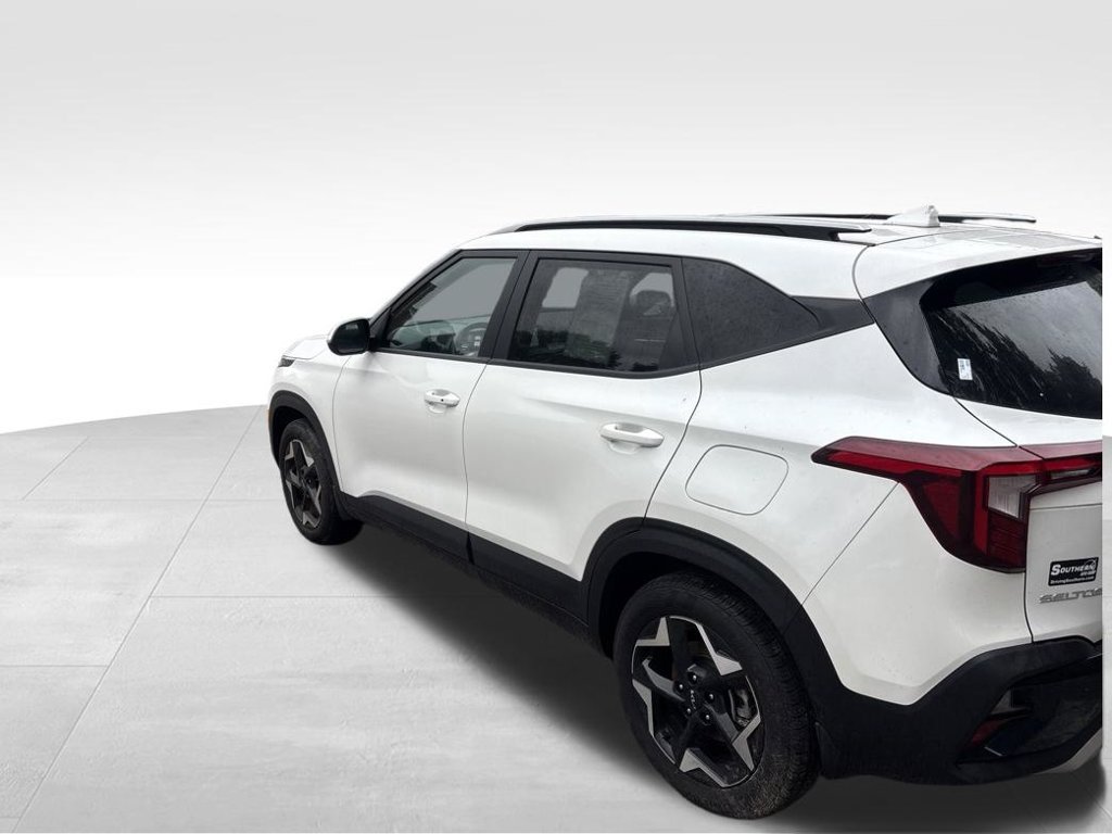 Used 2025 Kia Seltos S AWD/4WD image 3