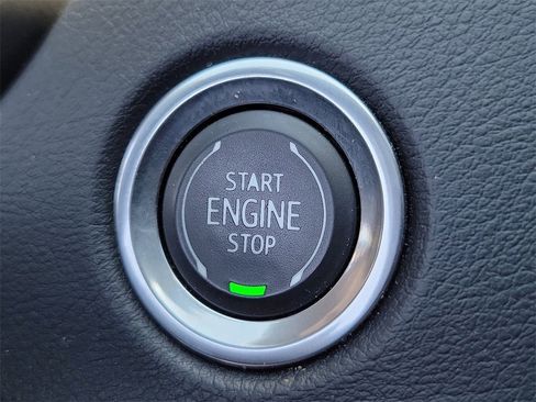 Used 2023 Cadillac XT4 Premium Luxury image 8