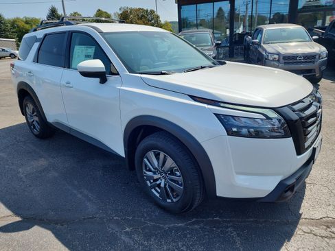 New 2025 Nissan Pathfinder SV w/ Black Appearance Package image 2