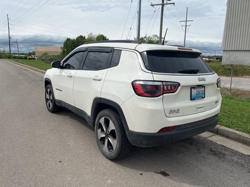 Used 2018 Jeep Compass Latitude w/ Popular Equipment Group AWD/4WD image 4