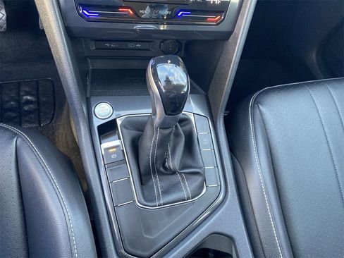 Used 2022 Volkswagen Tiguan SE image 26