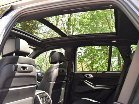 Used 2024 BMW X5 sDrive40i w/ M Sport Package RWD image 25