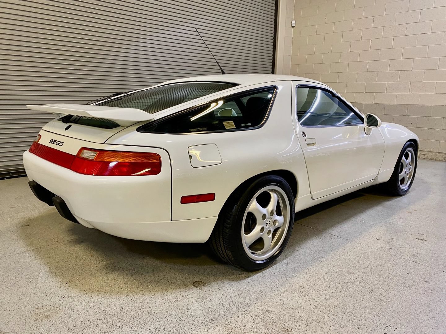 Used 1994 Porsche 928 GTS RWD image 17