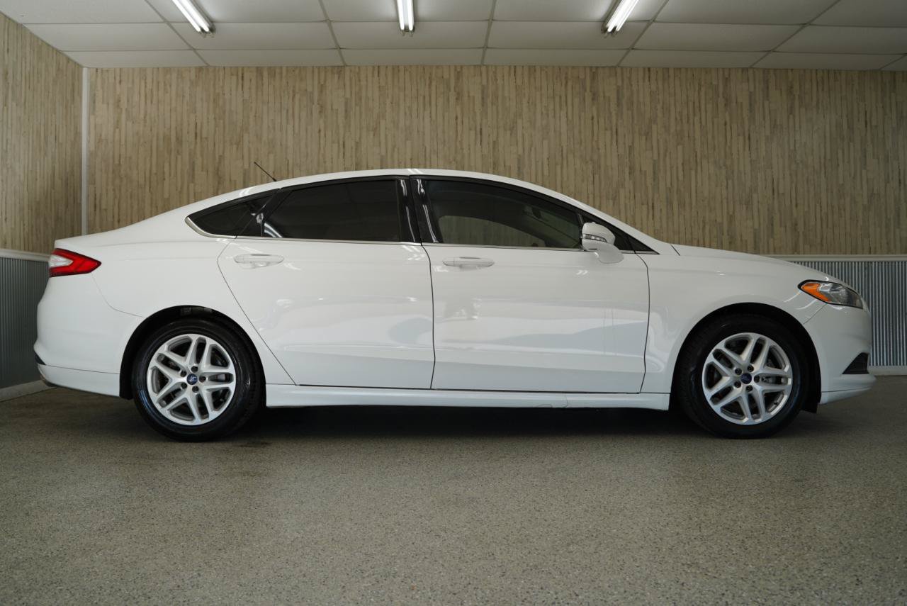 Used 2016 Ford Fusion SE FWD image 6