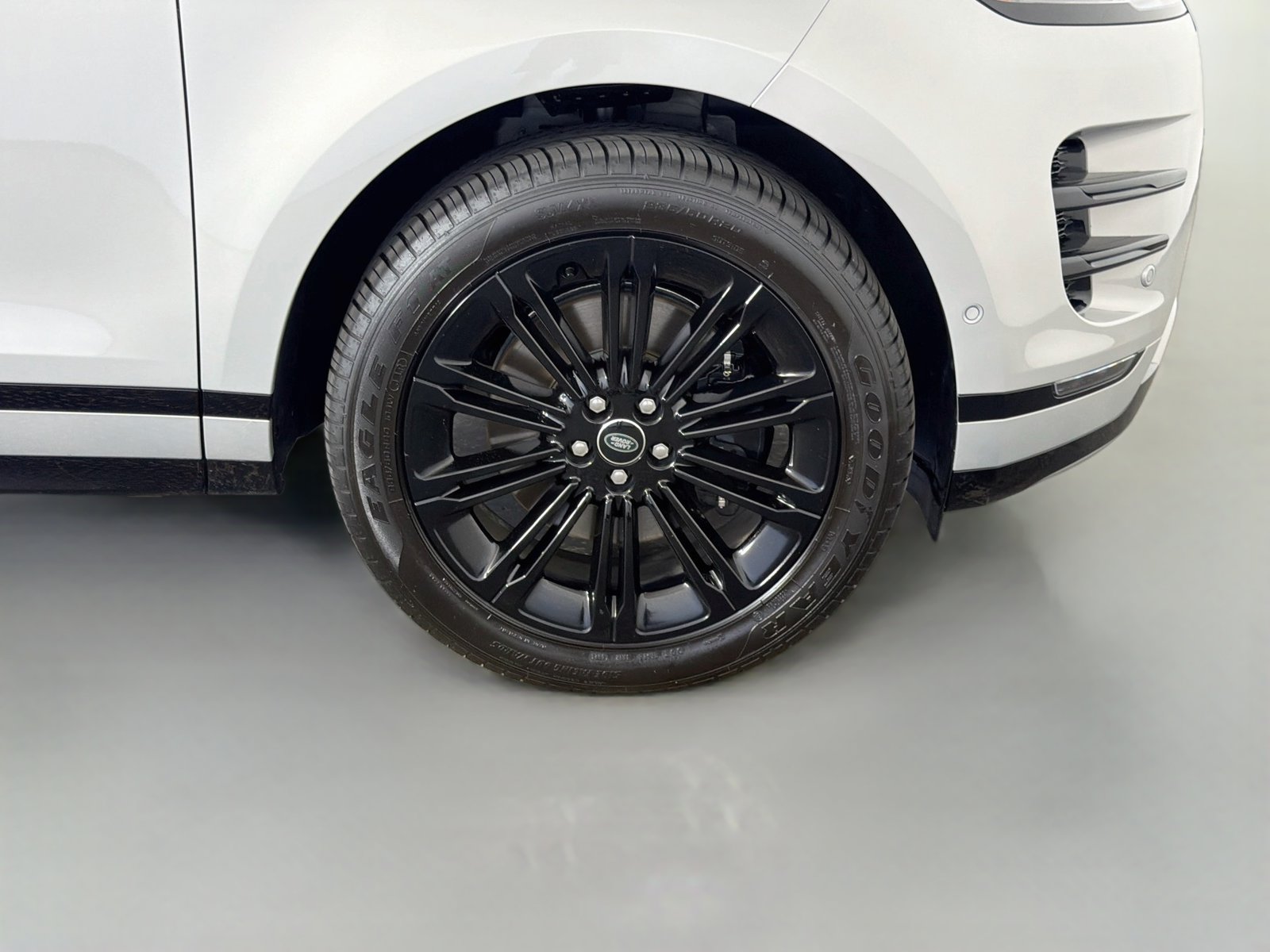 Certified 2026 Land Rover Range Rover Evoque Dynamic SE AWD/4WD image 36