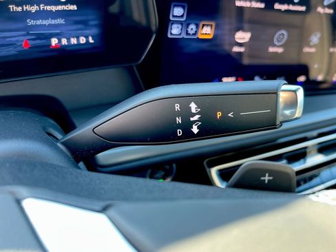 Used 2024 Chevrolet Traverse LT image 14