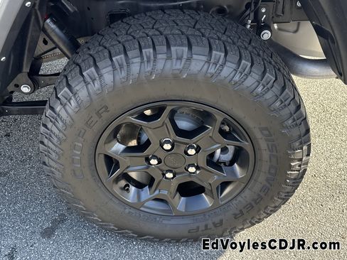 Used 2023 Jeep Gladiator Willys image 23